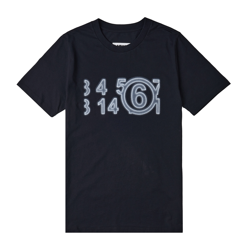 [MM6] 남성 넘버 줌 로고 티셔츠S52GC0277 S24312 900
